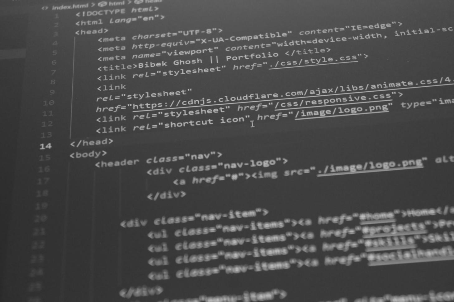 Uzaktan öğrenme için gerekli teknik ekipman ve çalışma masası düzeni